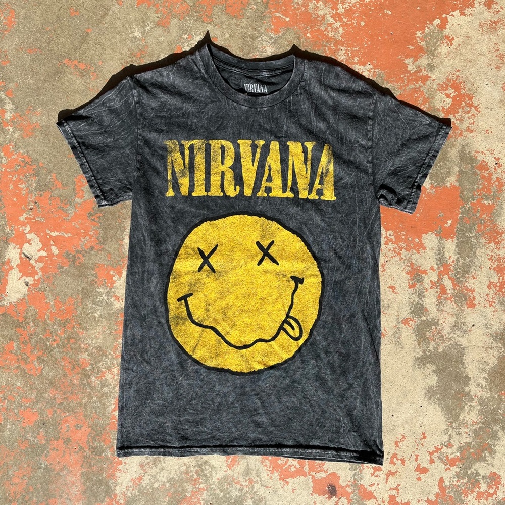 😵NIRVANA😵 Smiley Face Graphic Distressed Vintage Tee Shirt NWT